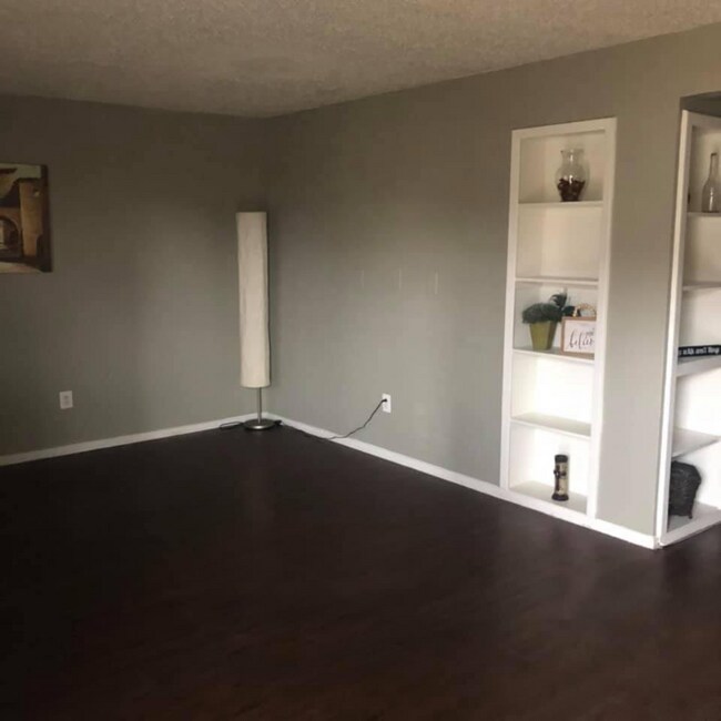 Photo - 1023 W Pioneer Pkwy Unit Apt