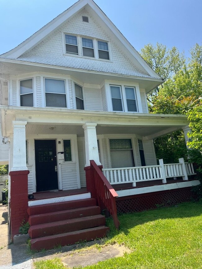 Building Photo - Section 8 Accepted! Charming 4-bedroom hom... Rental