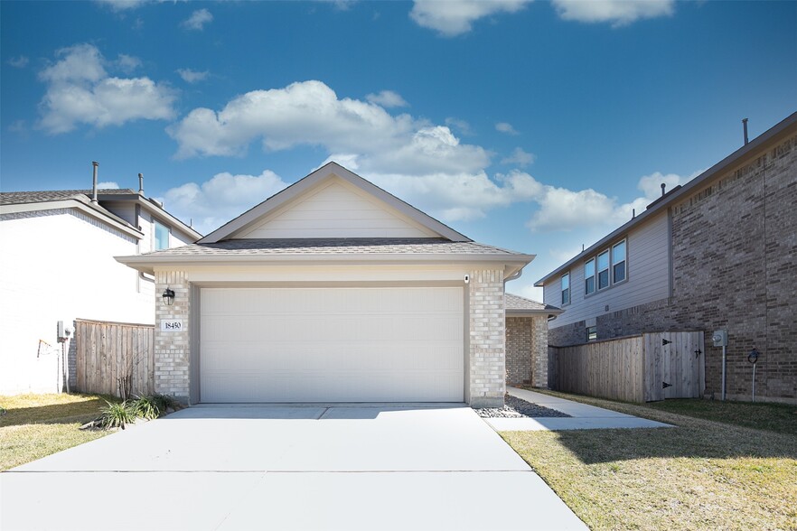18450 White Stallion Ln