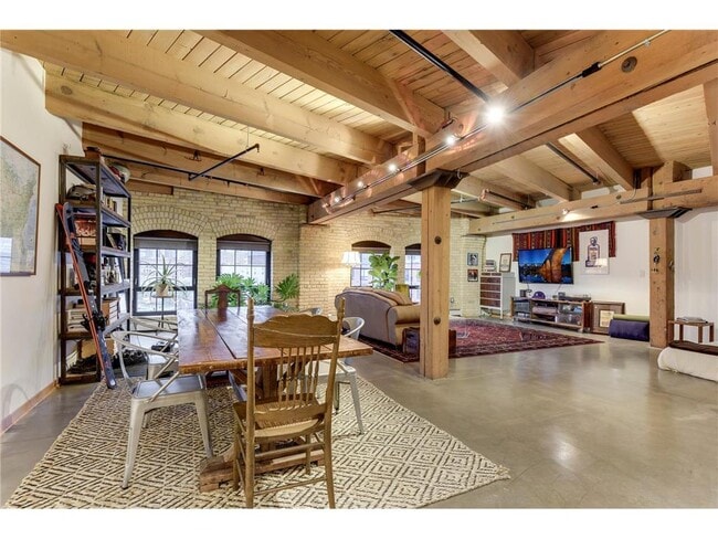 Building Photo - 404 N Washington Ave Unit 505