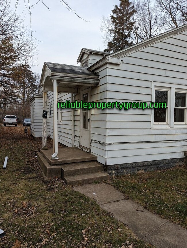 Building Photo - 610-612 W 3rd St Unit 612 W 3rd St