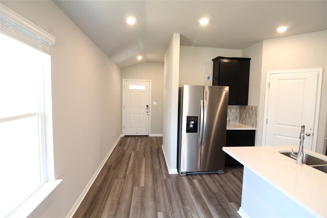 Photo - 504 Dayspring Cv