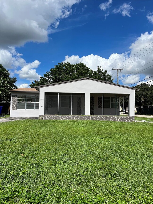 Building Photo - 6701 Custer St Rental