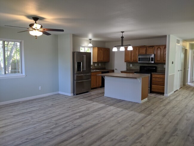 Photo - 6405 Orbit Way