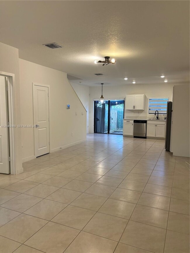 Photo - 105 NE 3rd St