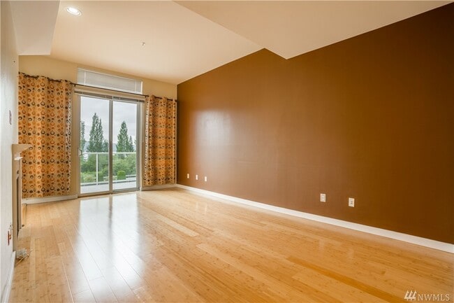 Photo - 3500 E Lake Sammamish Pky SE