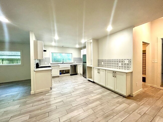 Photo - Updated 3 Bed / 2 Bath home with Single Car Garage in Farmington