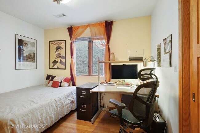 Photo - 4b3b Duplex Living in The Heart of Wicker Park Unit Apt 2
