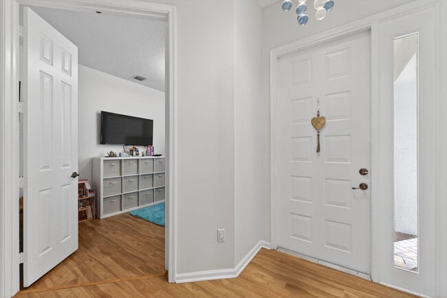 Photo - 6689 Southport Dr