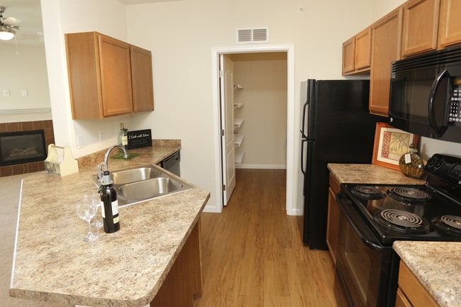 1 HAB, 1 BA - 748 ft² - Villas at Park West