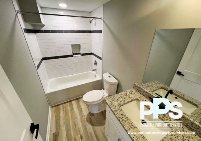 Photo - 605 Paines Ave NW