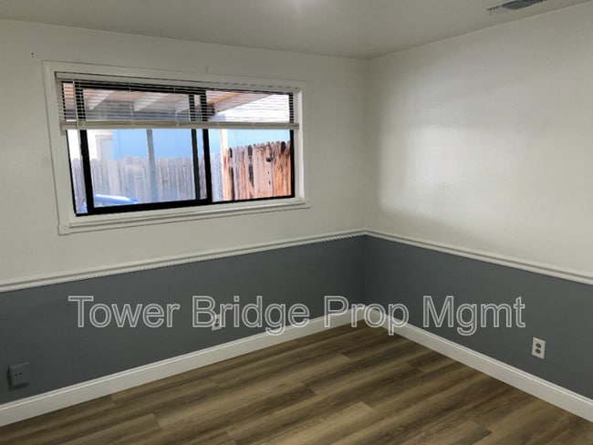 Photo - 1328 School St