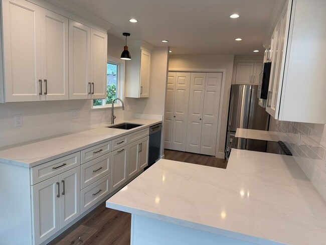 Photo - Brown 1403-1407 Unit 1403