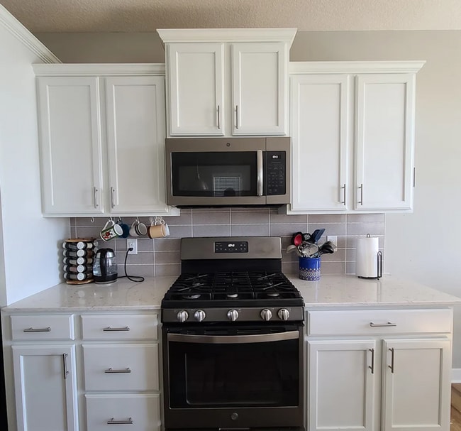 Photo - Beautiful 4bed 3.5bath End Unit Townhome With Walk-Out Basement!