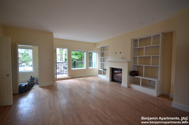 Building Photo - 121 Tremont St Unit 1 Rental