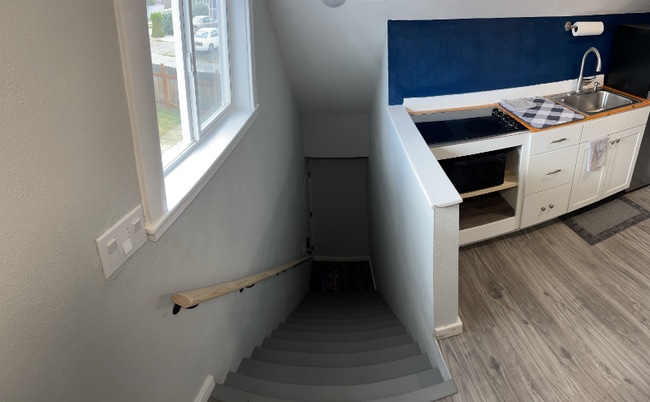 Photo - 708 11th Ave W