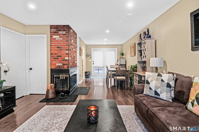 Photo - 14 1/2 Fairview Ave Unit B3