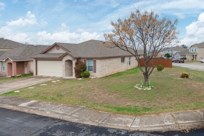 Photo - Beautiful 3 bedroom 2 bath home on Big Corner Lot!