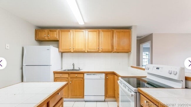Photo - 6180 Kendrick St