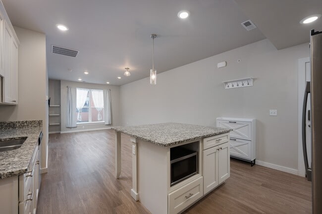Photo - 2710 Sartain St