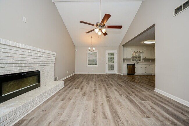 Photo - 2621 Laurel Woods Ln SE