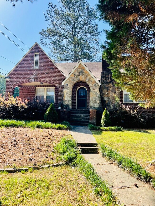 Spacious 3br/2BA all brick home - Spacious 3br/2BA all brick home