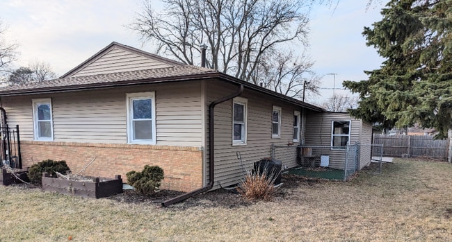 Photo - 1993 Meadow Dr