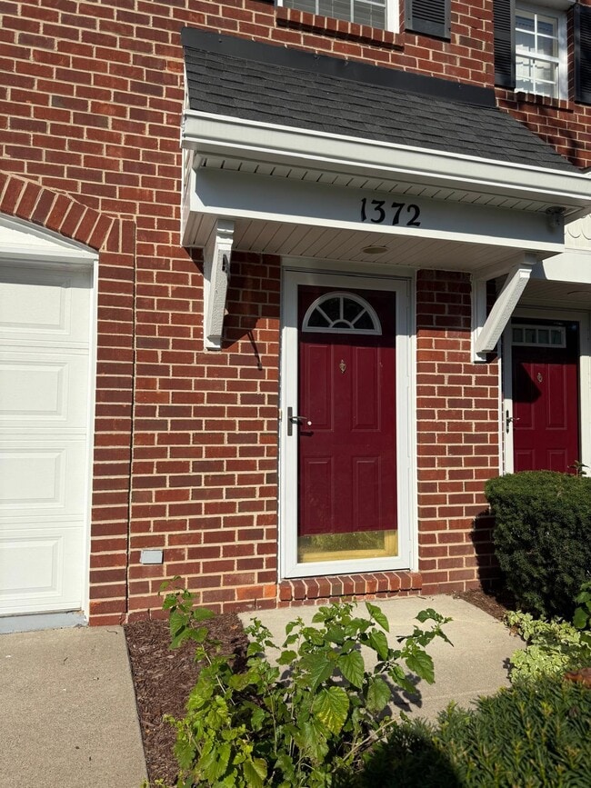 Building Photo - 1372 Village Dr Unit 6-BG2