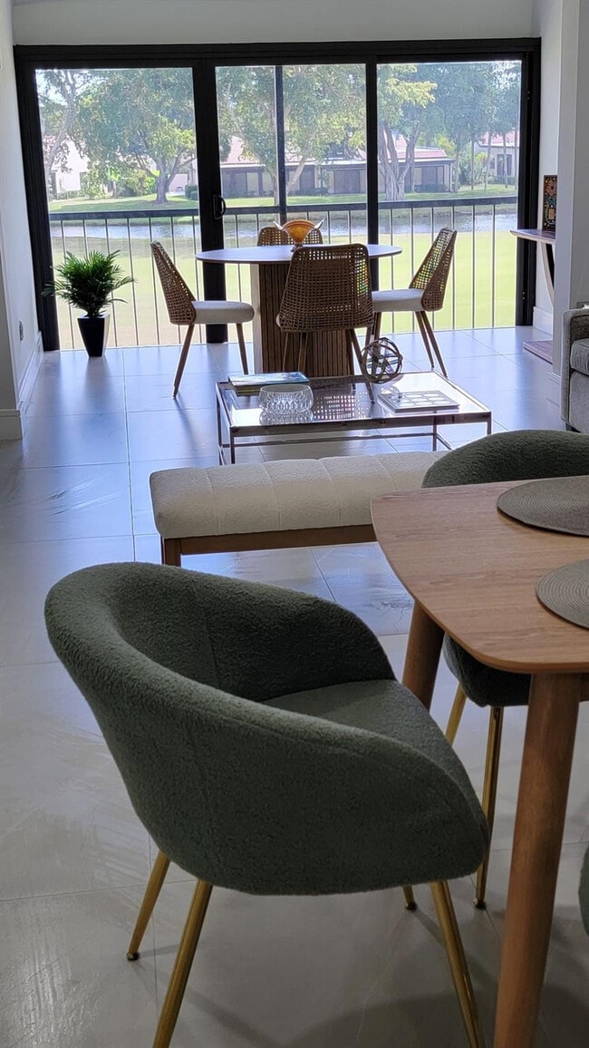 Building Photo - 9319 Pecky Cypress Ln Unit 19d