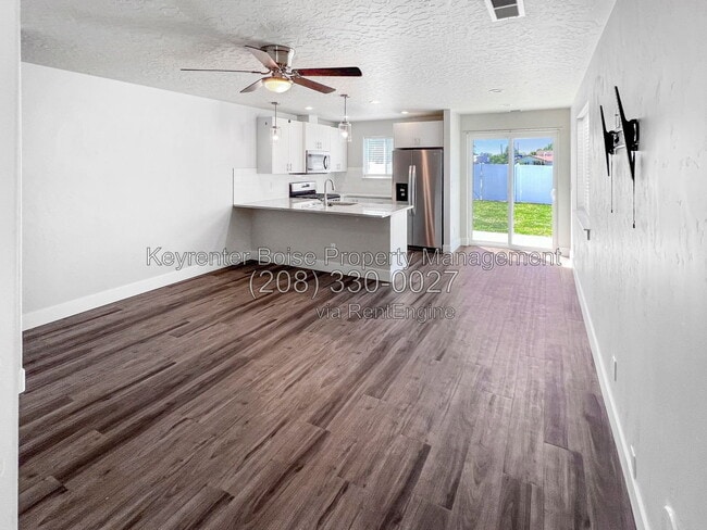 Photo - 105 E Park Ave