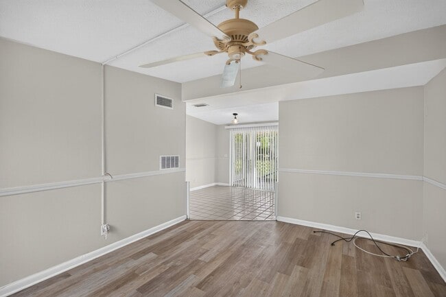 Photo - 87 Saratoga Cir S