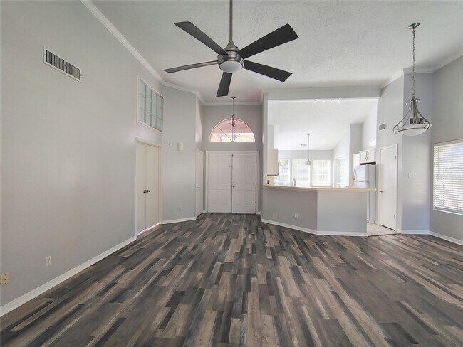 Photo - 4403 Waterfall Way