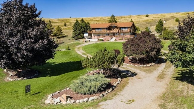 Photo - Log Home with close public lake access - A...