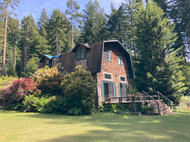 Photo - 90 Whittier Ln