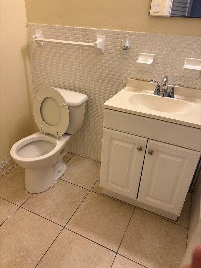 Photo - 826 NE 16th St