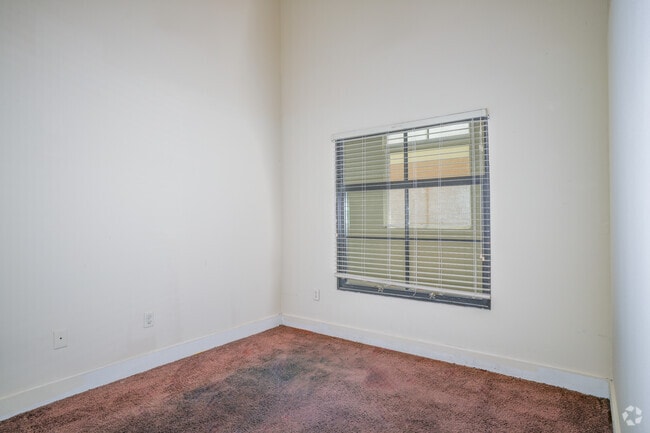 1BR, 1BA - 813SF - Primary Bedroom