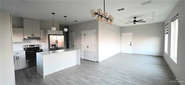 Photo - 15 Selena St