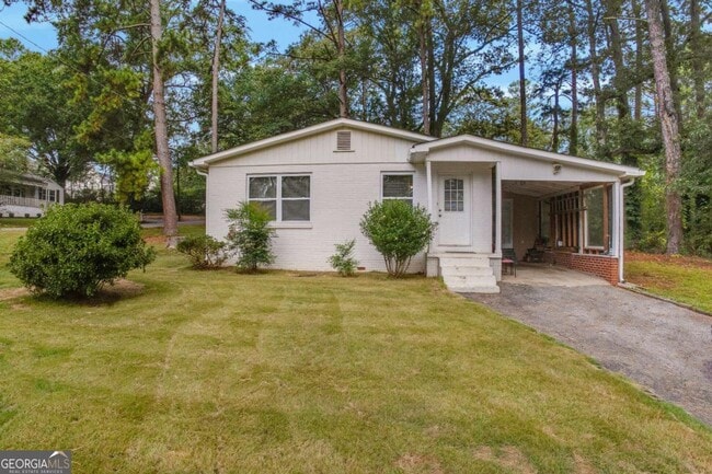 Building Photo - 695 Trout St