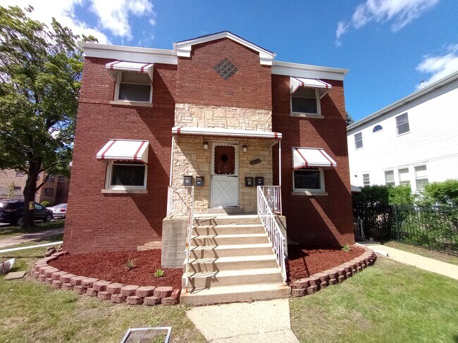 Photo - 5260 W Foster Ave Apartments Unit 1st Floor