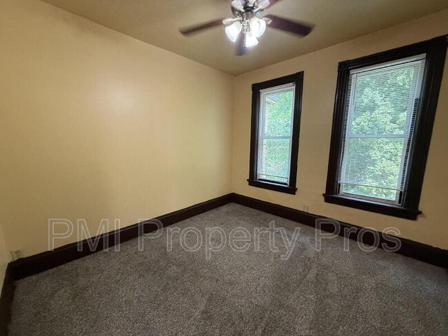 Photo - 2439 Dr. William Finlayson St