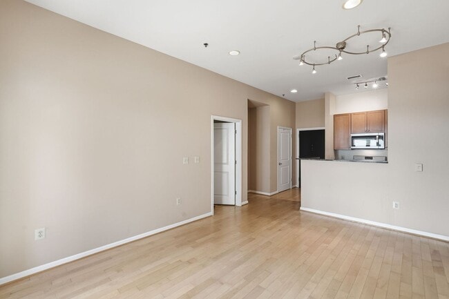 Photo - 309 Holland Ln