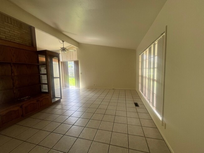 Photo - Light, bright, & Move- In ready with ultimate flexibility!