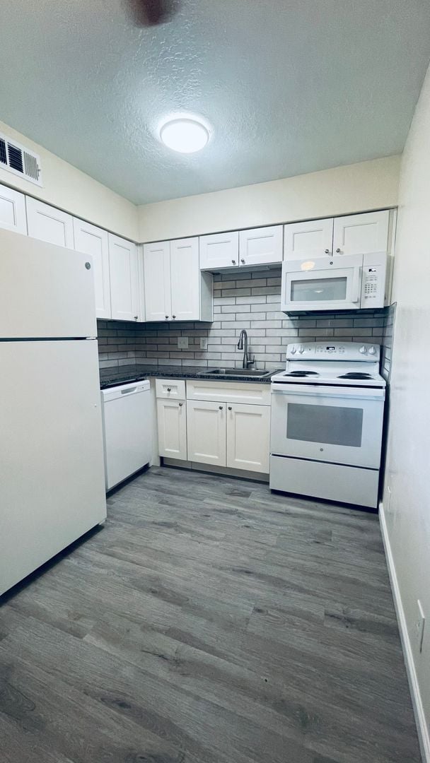 Photo - CRESTWOOD APARTMENTS