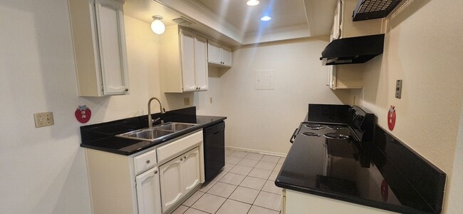 Photo - 8468001/37T Unit 8468001002- 395 Bouy Way