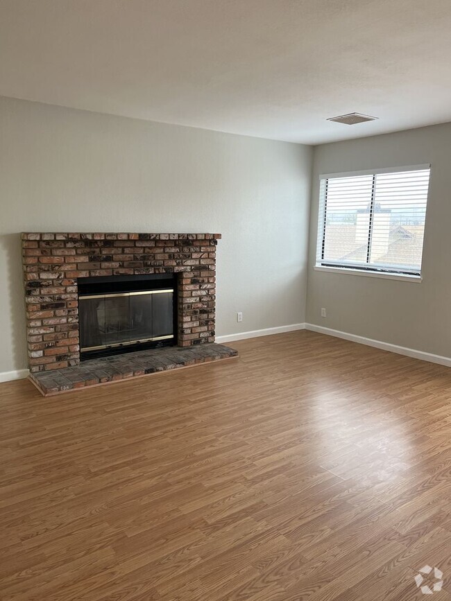 Building Photo - Please contact Vaughn Realty to set up an ... Unit C Rental