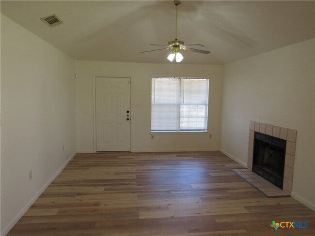 3004 Honeysuckle Cir