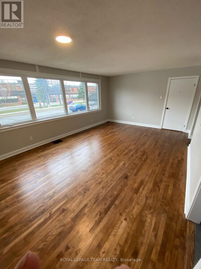 Photo - 228 Woodroffe Ave Unit 1