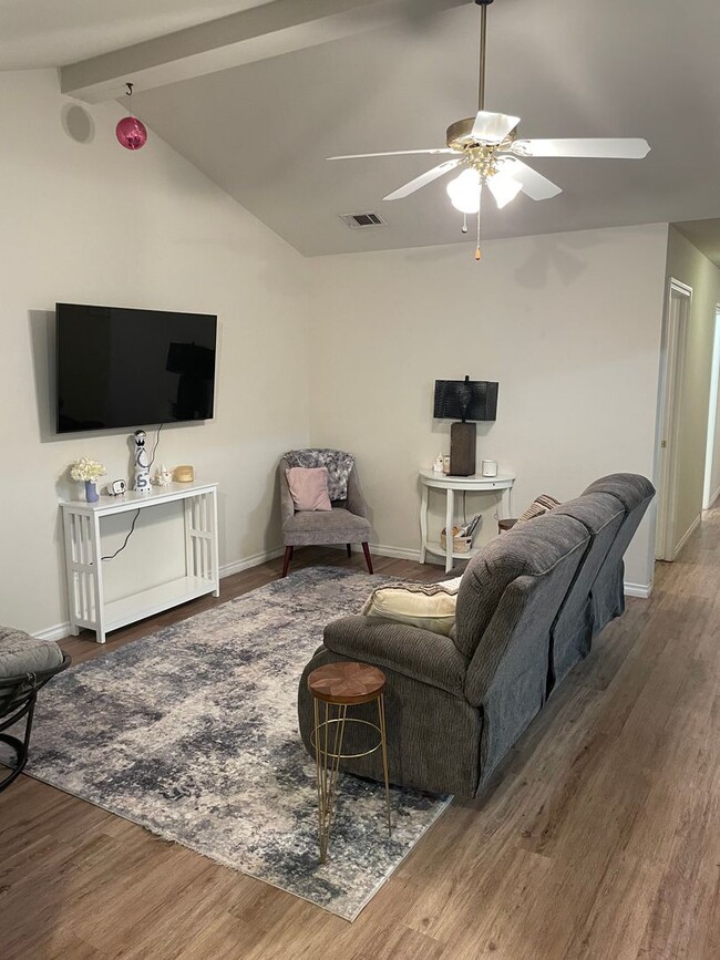 3760OLD - 3760OLD Apartment Unit 3760OLD