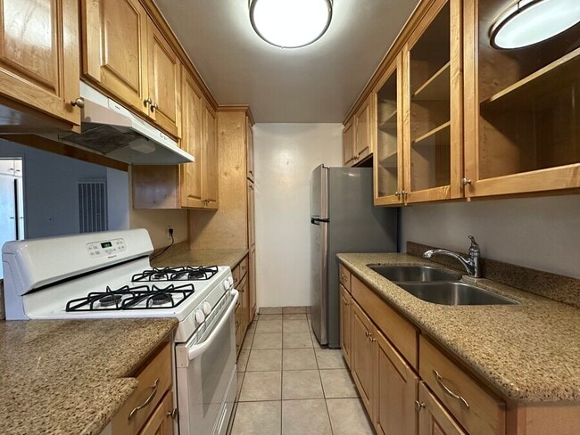 Building Photo - 21 Thornton Ave Unit 6