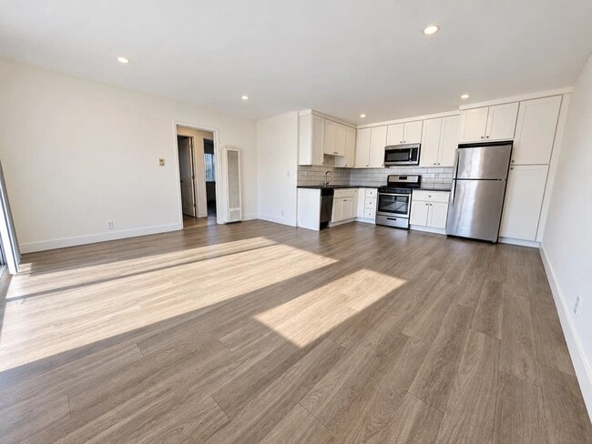 6136 Fulton Ave Unit 5